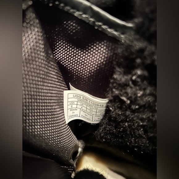 UGG Winter boots black US6 - Picture 10 of 11